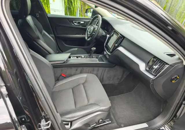 VOLVO V60 D3 Drive-E R-Design Momentum