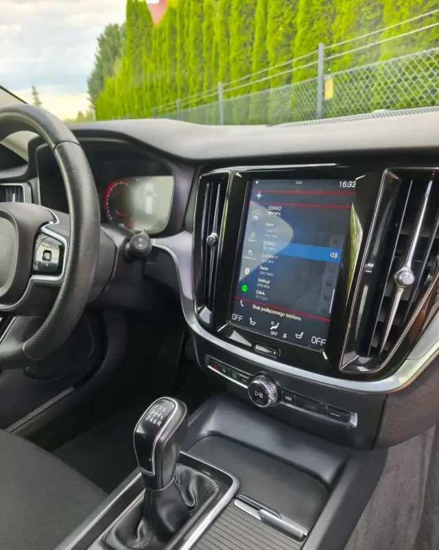 VOLVO V60 D3 Drive-E R-Design Momentum