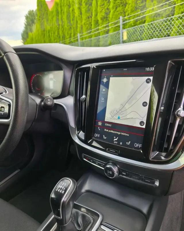 VOLVO V60 D3 Drive-E R-Design Momentum