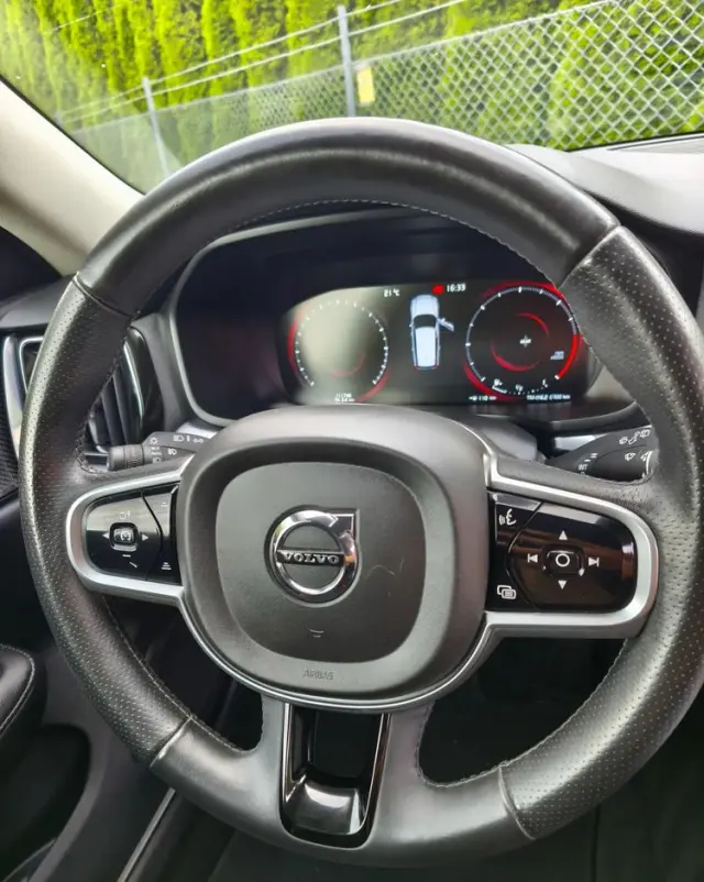 VOLVO V60 D3 Drive-E R-Design Momentum