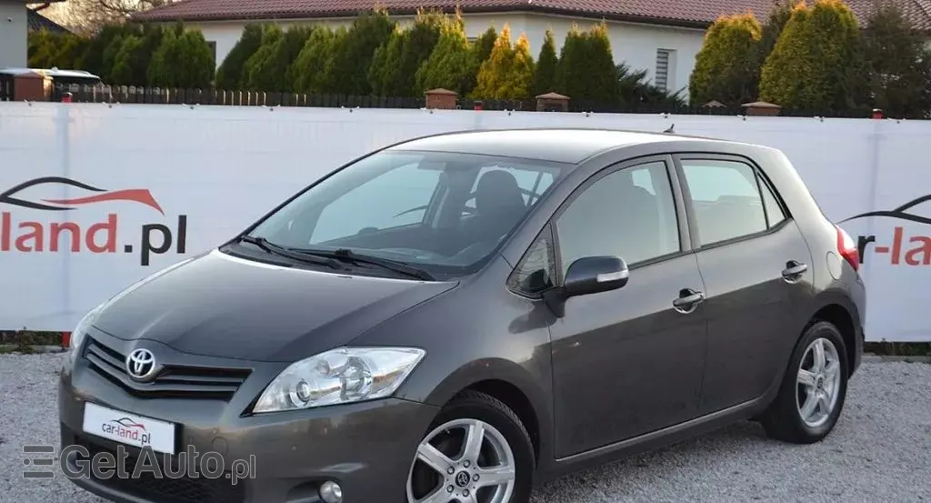 TOYOTA Auris 