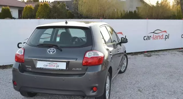 TOYOTA Auris 