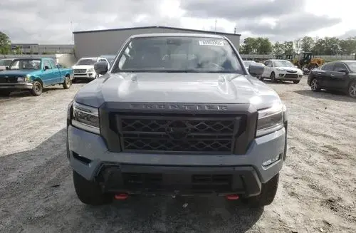 NISSAN Frontier 