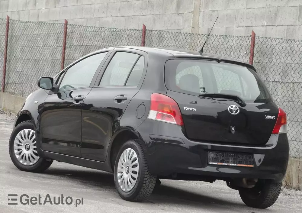 TOYOTA Yaris 1.0 Life