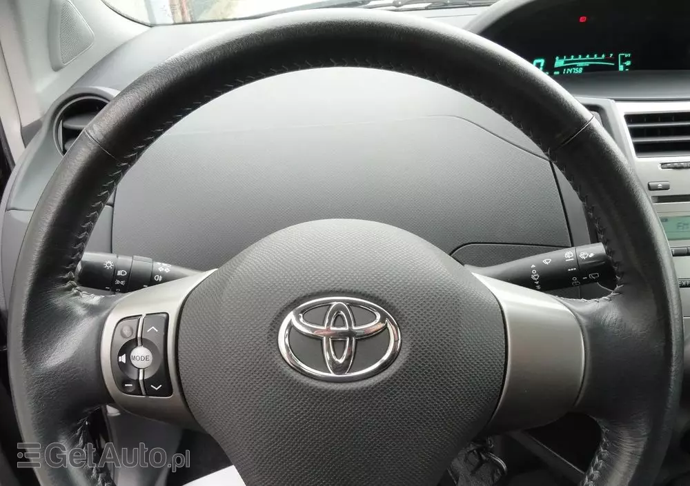 TOYOTA Yaris 1.0 Life