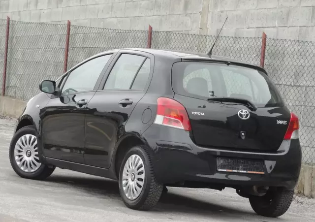 TOYOTA Yaris 1.0 Life