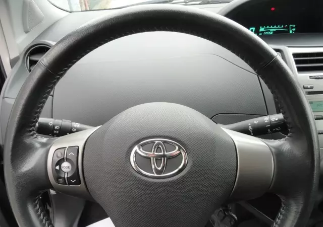 TOYOTA Yaris 1.0 Life