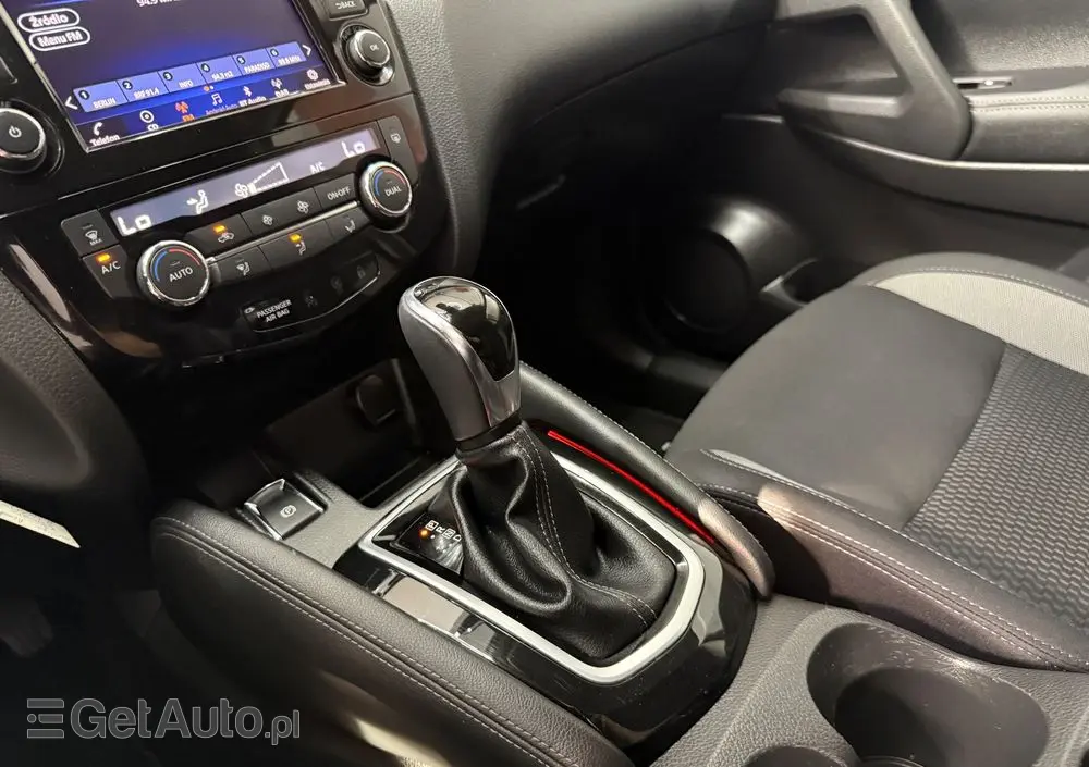 NISSAN Qashqai 1.3 DIG-T Acenta DCT