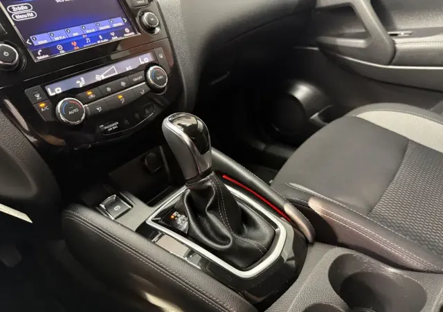 NISSAN Qashqai 1.3 DIG-T Acenta DCT