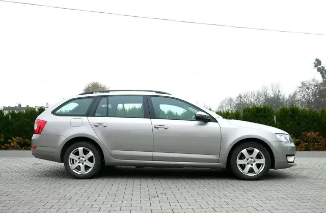 SKODA Octavia 