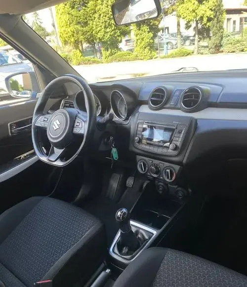 SUZUKI Swift 