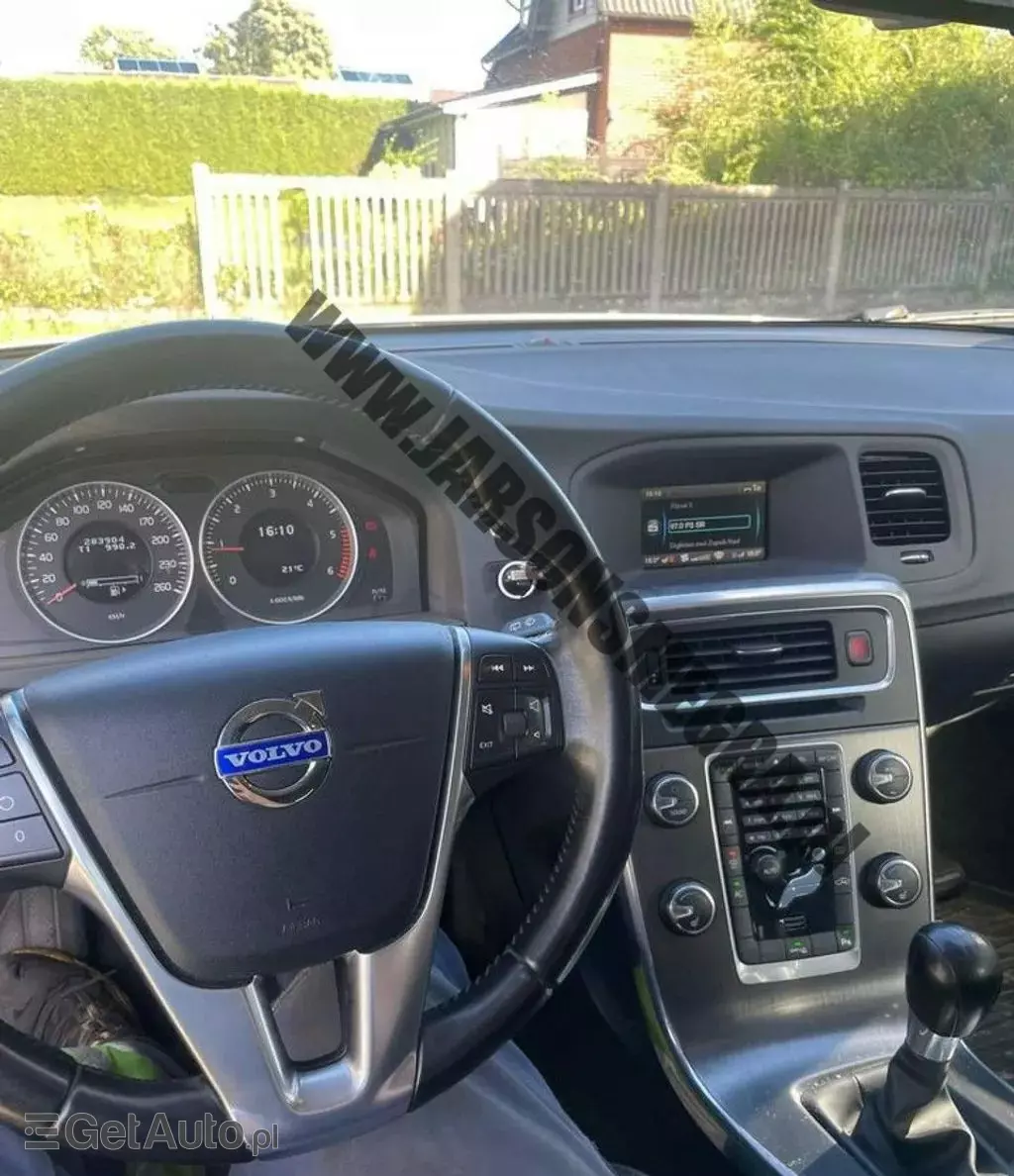 VOLVO V60 