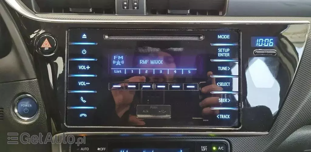 TOYOTA Auris 
