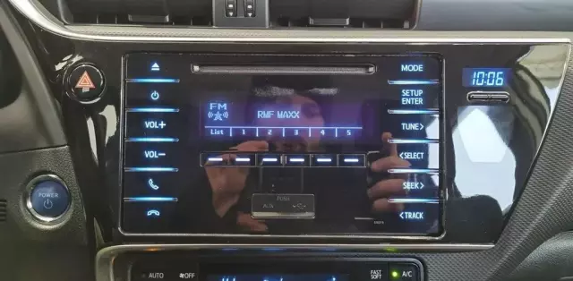 TOYOTA Auris 