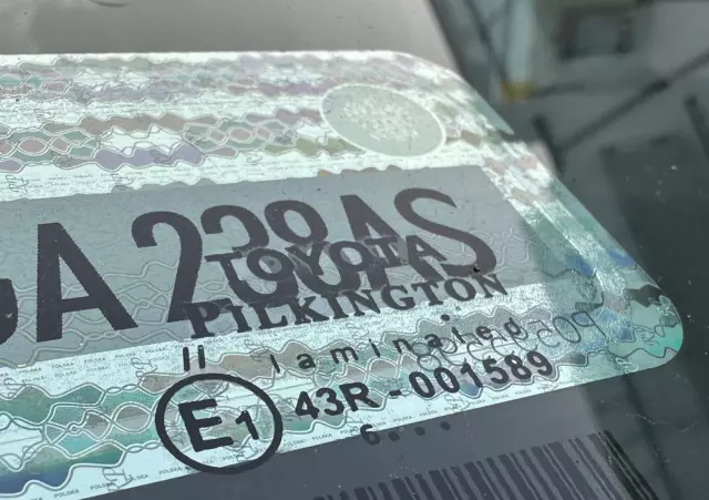 TOYOTA Yaris 1.0 Premium EU6