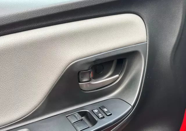 TOYOTA Yaris 1.0 Premium EU6