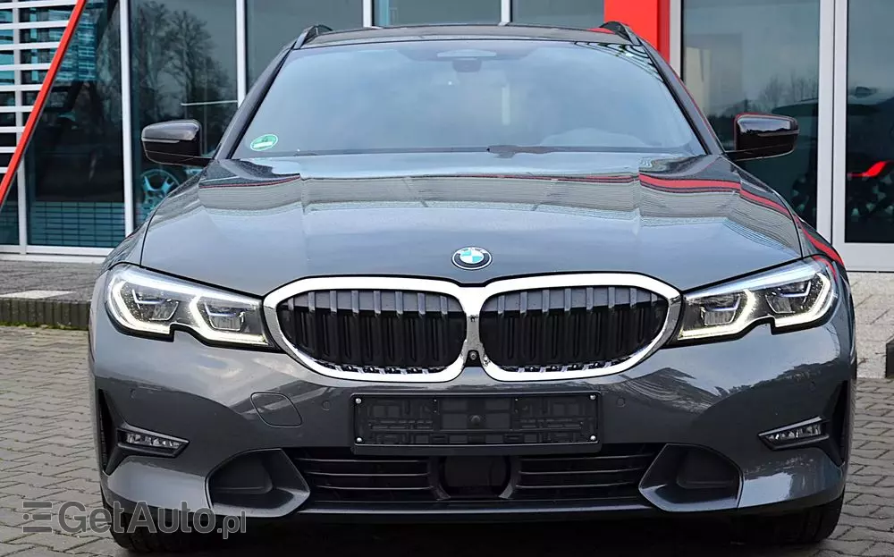 BMW Seria 3 330e xDrive Sport Line