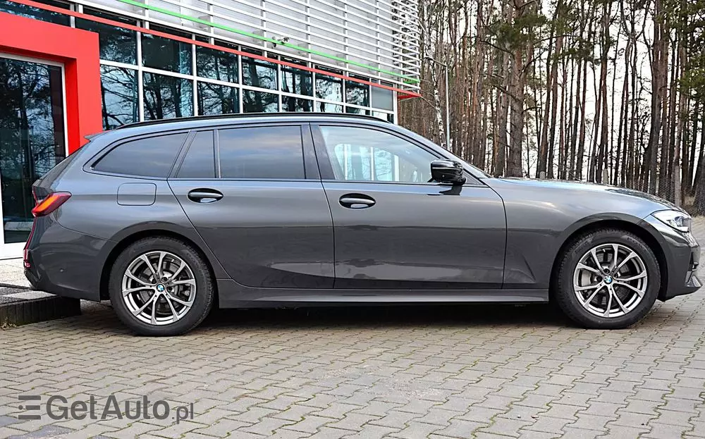 BMW Seria 3 330e xDrive Sport Line