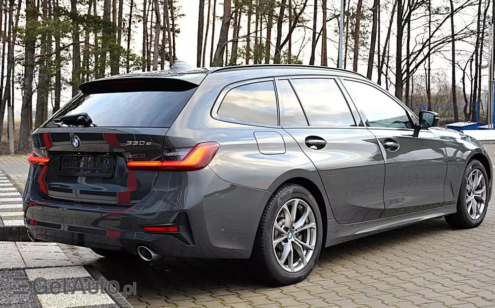BMW Seria 3 330e xDrive Sport Line