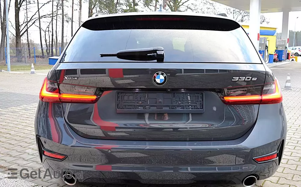 BMW Seria 3 330e xDrive Sport Line
