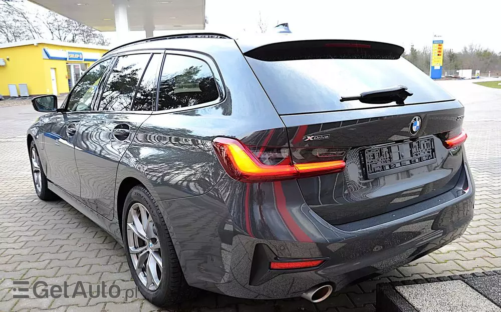 BMW Seria 3 330e xDrive Sport Line