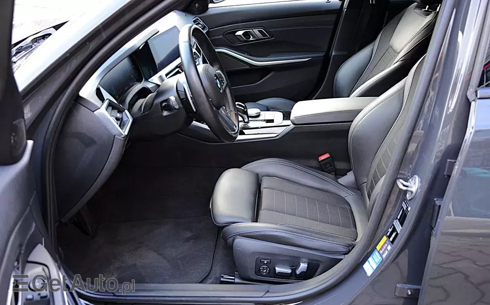 BMW Seria 3 330e xDrive Sport Line