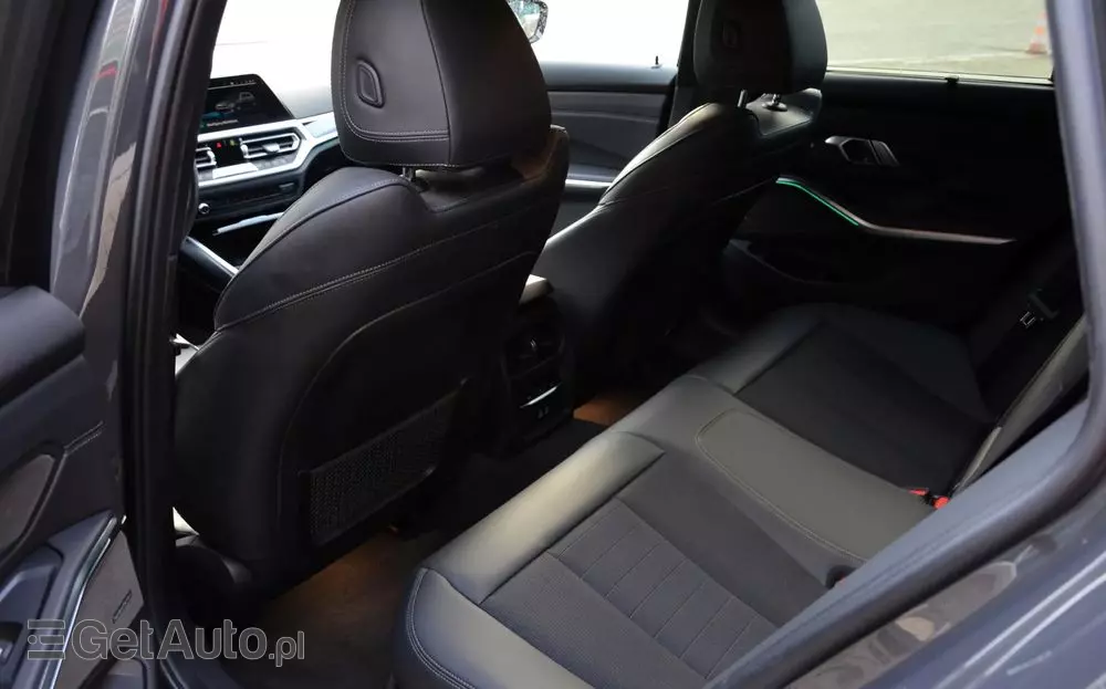 BMW Seria 3 330e xDrive Sport Line