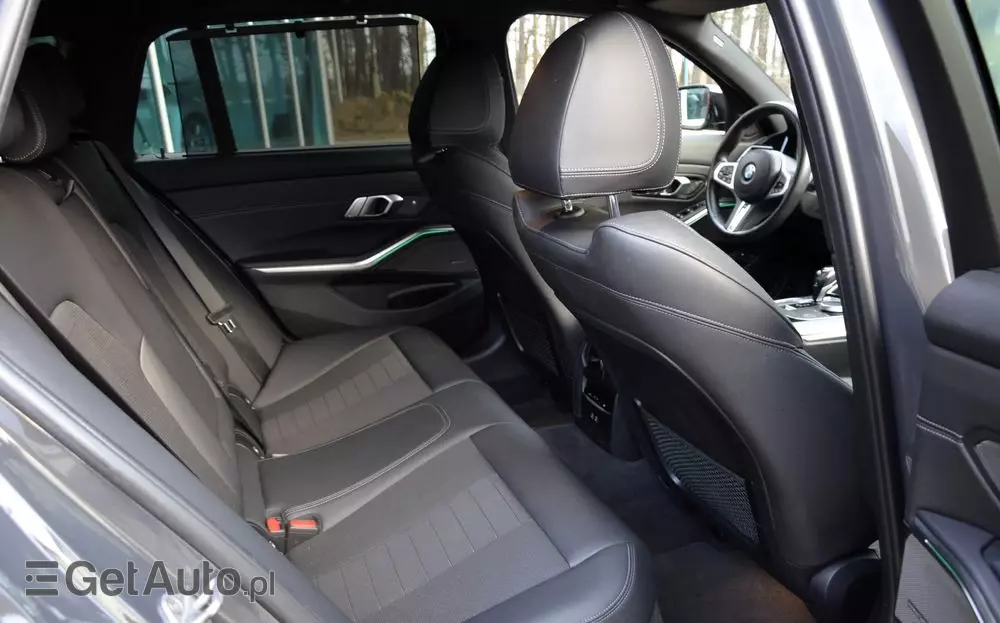 BMW Seria 3 330e xDrive Sport Line