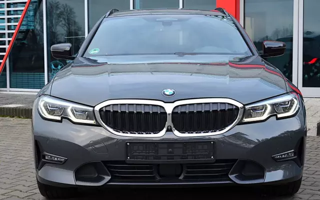 BMW Seria 3 330e xDrive Sport Line