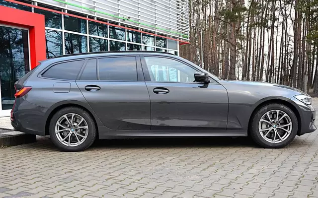 BMW Seria 3 330e xDrive Sport Line