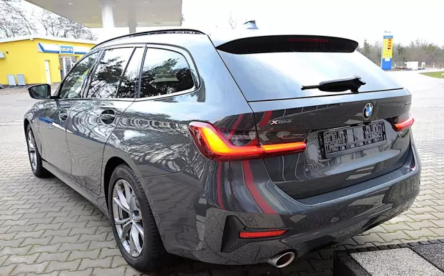 BMW Seria 3 330e xDrive Sport Line