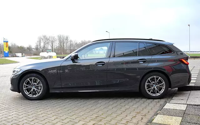BMW Seria 3 330e xDrive Sport Line