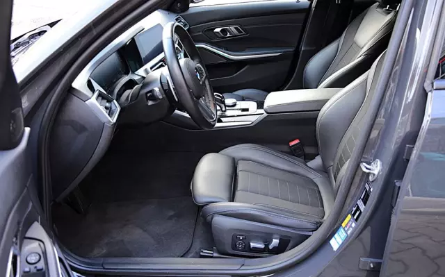 BMW Seria 3 330e xDrive Sport Line
