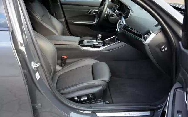 BMW Seria 3 330e xDrive Sport Line