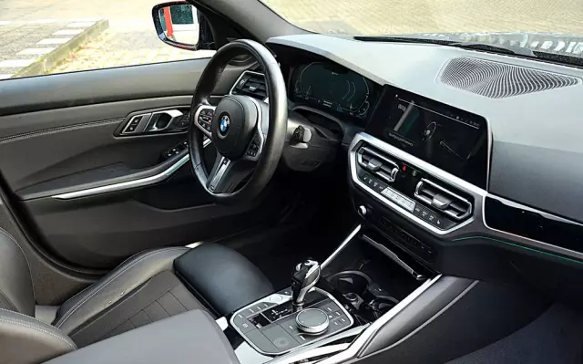 BMW Seria 3 330e xDrive Sport Line