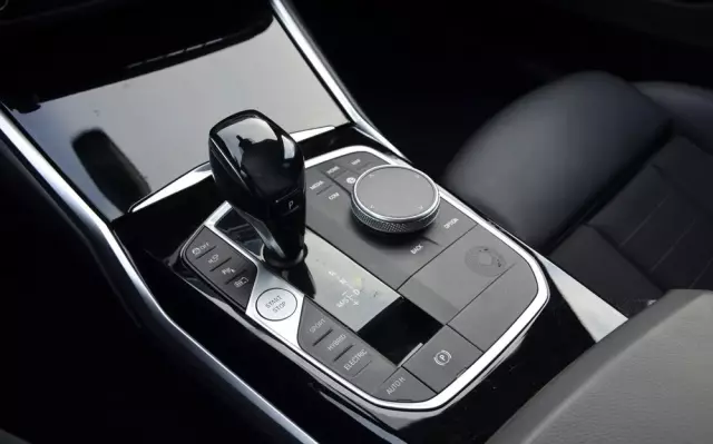 BMW Seria 3 330e xDrive Sport Line