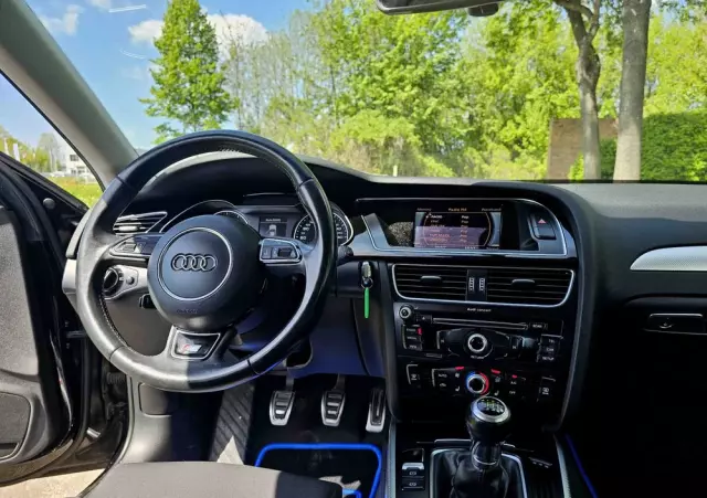 AUDI A4 Avant 1.8 TFSI S line Sportpaket