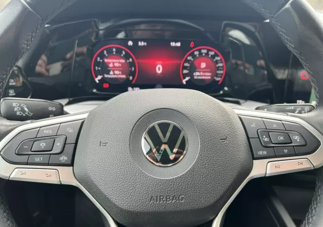 VOLKSWAGEN Golf VIII 1.0 TSI Life