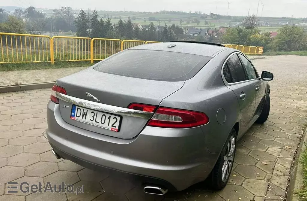 JAGUAR XF 