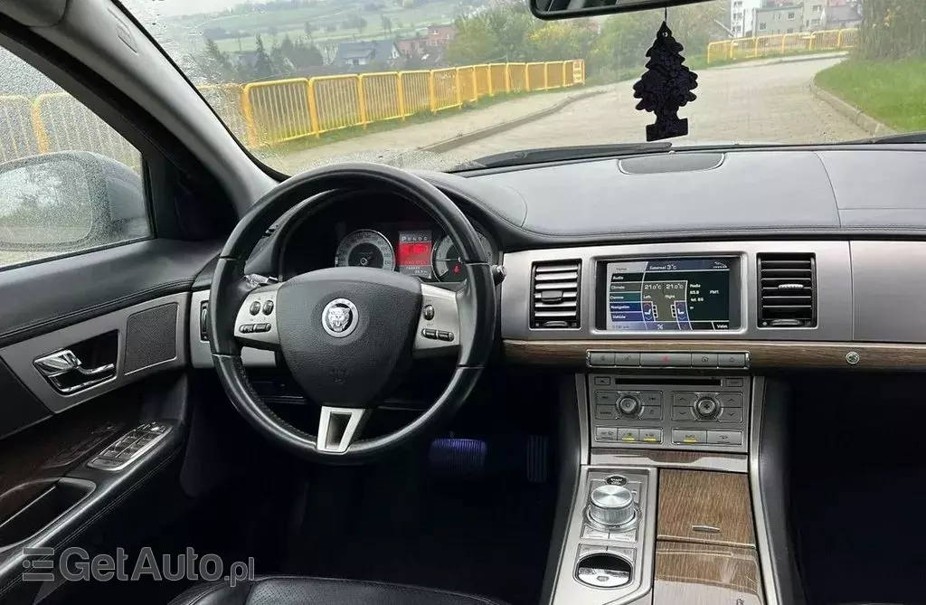 JAGUAR XF 