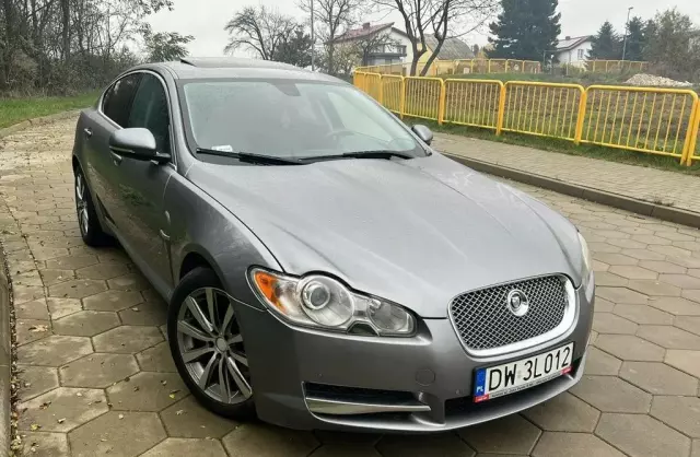 JAGUAR XF 