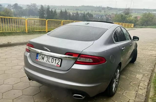 JAGUAR XF 