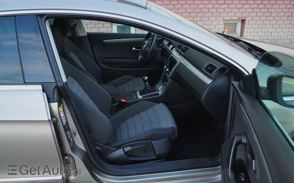 VOLKSWAGEN Passat CC 