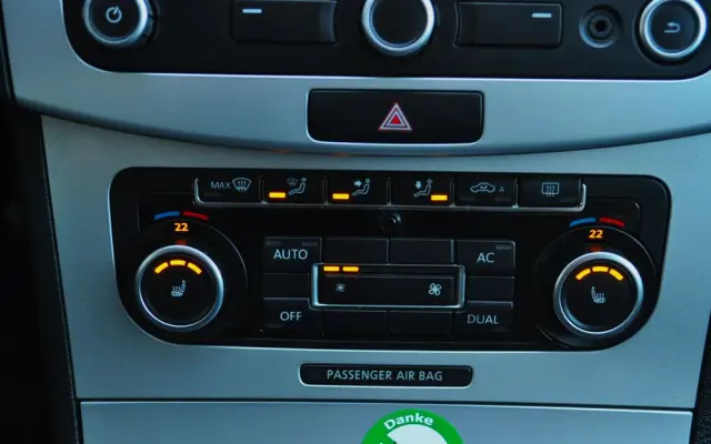 VOLKSWAGEN Passat CC 