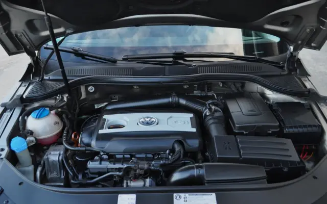 VOLKSWAGEN Passat CC 