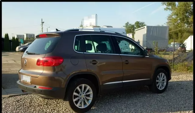 VOLKSWAGEN Tiguan 
