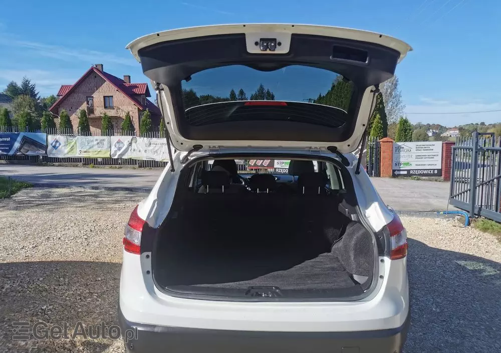 NISSAN Qashqai 1.2 DIG-T N-Connecta EU6