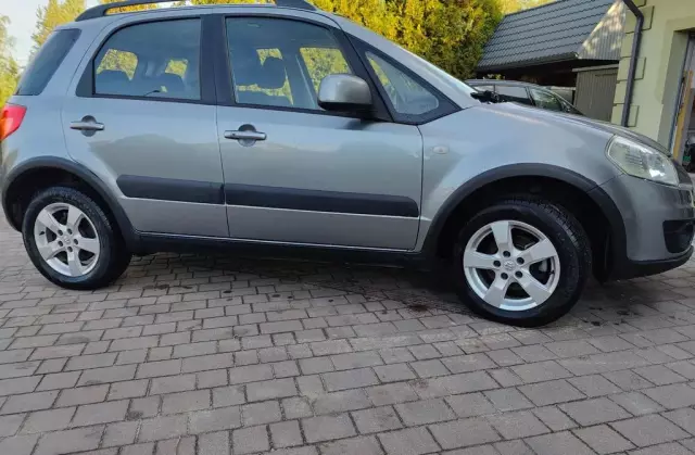 SUZUKI SX4 