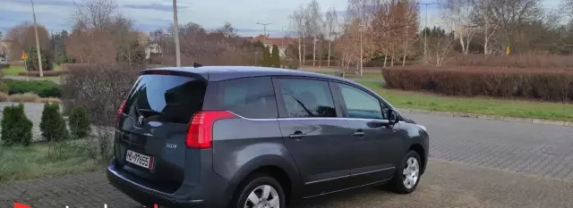 PEUGEOT 5008 
