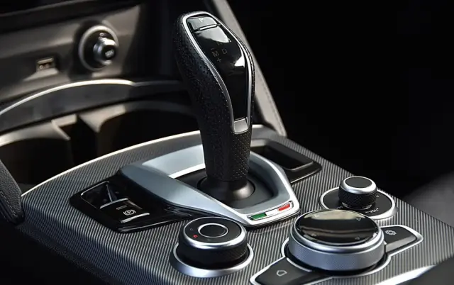 ALFA ROMEO Stelvio 2.0 Turbo Veloce Q4